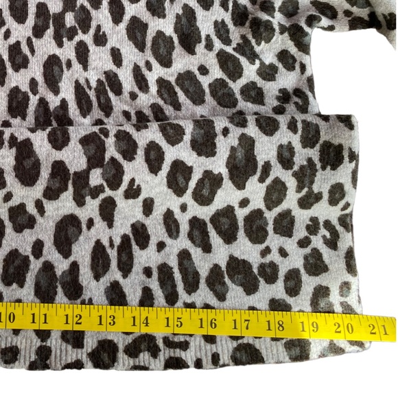 LIVE UNLIMITED Cheetah Zebra Animal Print Soft Sweater Gray Multi Small NWT - Picture 8 of 10